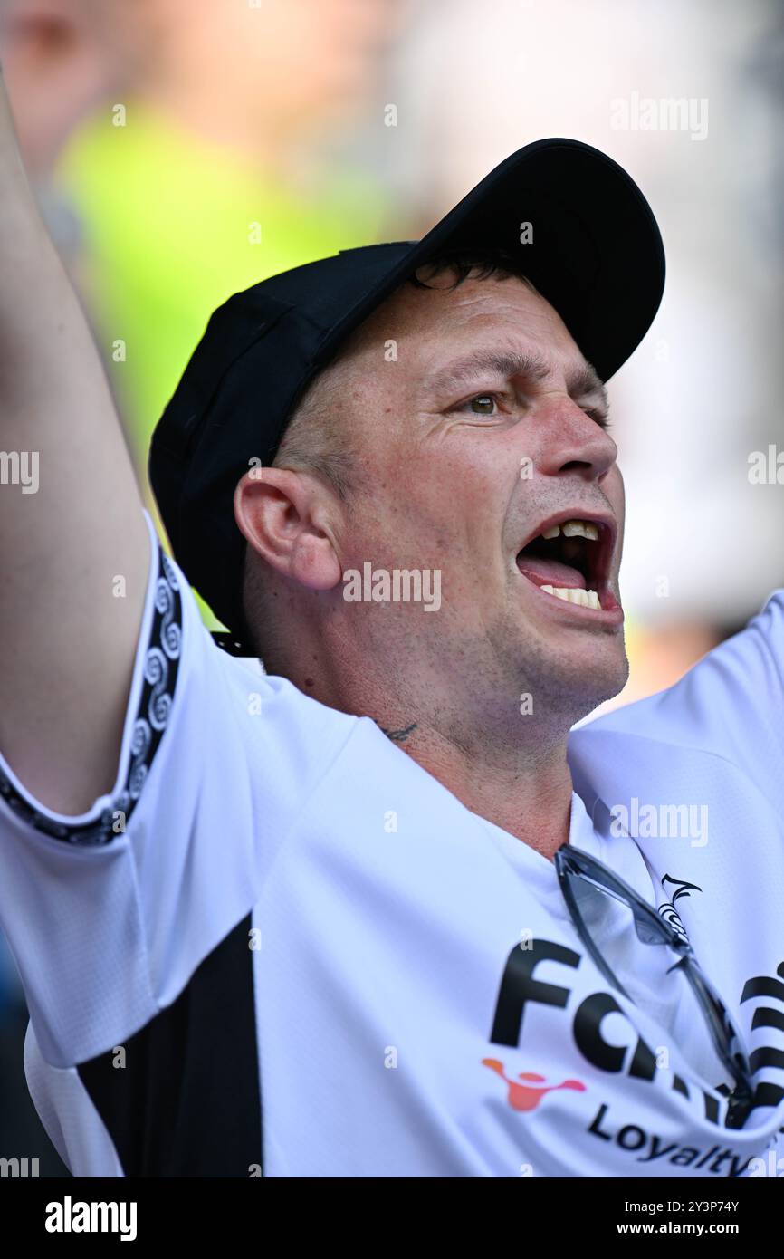 Derby County Fan während des Sky Bet Championship Matches Derby County vs Cardiff City im Pride Park Stadium, Derby, Großbritannien, 14. September 2024 (Foto: Mark Dunn/News Images) Stockfoto