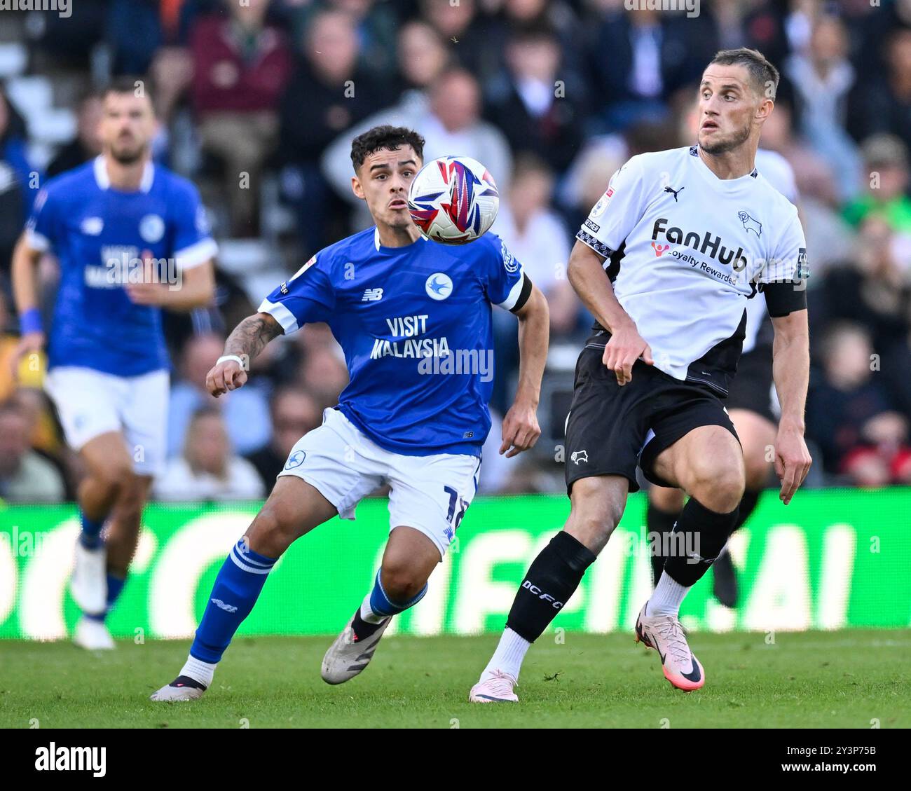 Alex ROBERTSON (Cardiff City) und Jerry YATES (Derby County) während des Sky Bet Championship Matches Derby County gegen Cardiff City im Pride Park Stadium, Derby, Großbritannien, 14. September 2024 (Foto: Mark Dunn/News Images) Stockfoto