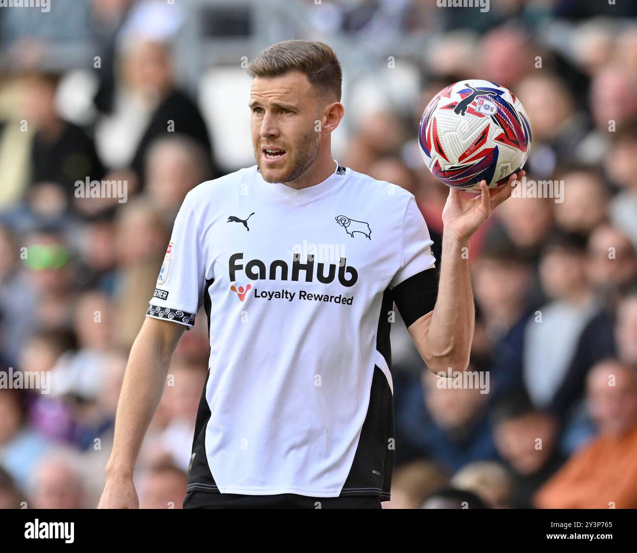 Callum ELDER Throw in während des Sky Bet Championship Matches Derby County gegen Cardiff City im Pride Park Stadium, Derby, Großbritannien, 14. September 2024 (Foto: Mark Dunn/News Images) Stockfoto