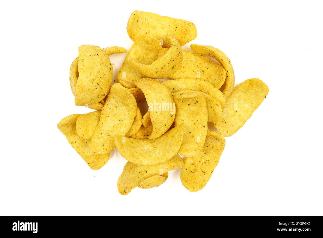 Stapel vegetarischer Chips, isoliert auf weißem Hintergrund. Knuspriger, salziger Snack Stockfoto