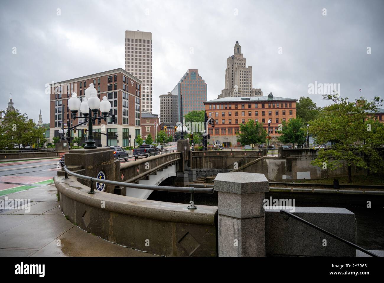 Blick auf die Skyline von Downtown aus über dem Providence River. Stockfoto