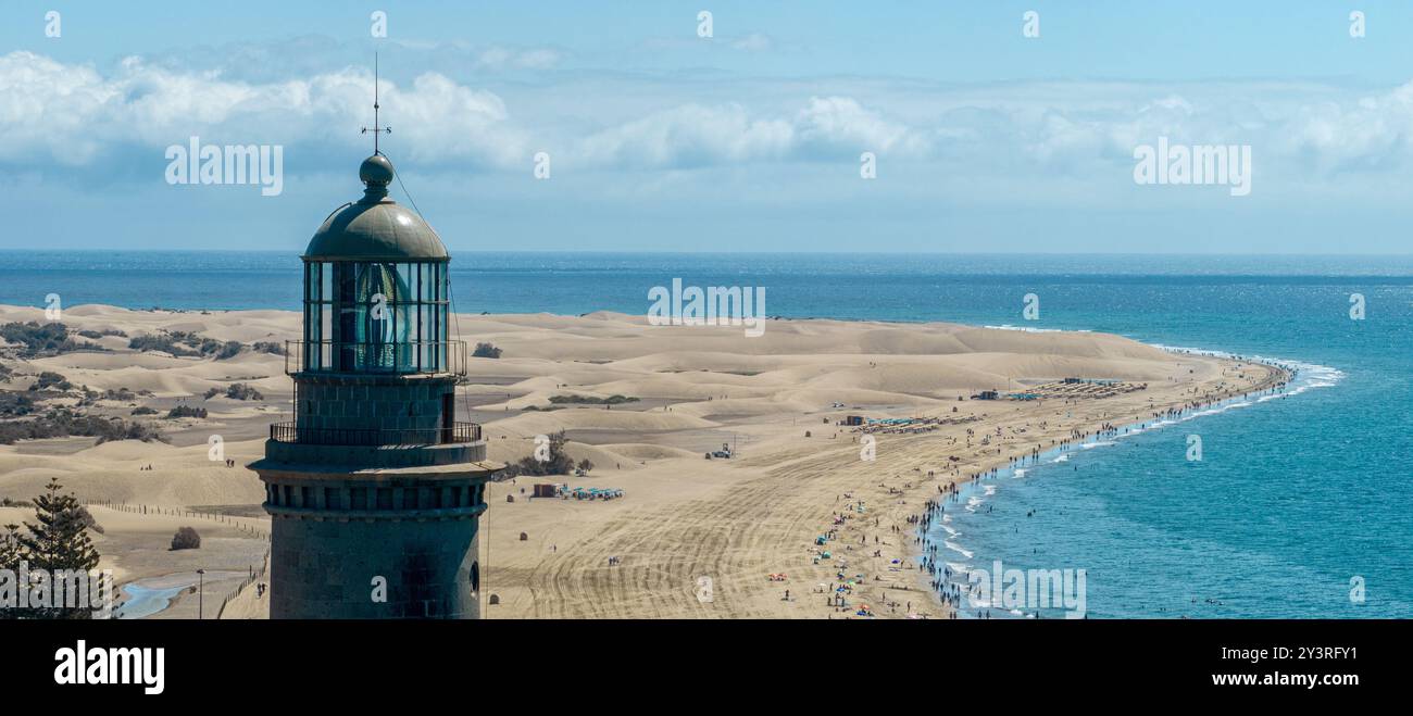 Luftaufnahme des Leuchtturms von Maspalomas, Gran Canaria, Spanien. Die Küste von Punta de Maspalomas wird von einem 56 Meter hohen Leuchtturm dominiert Stockfoto