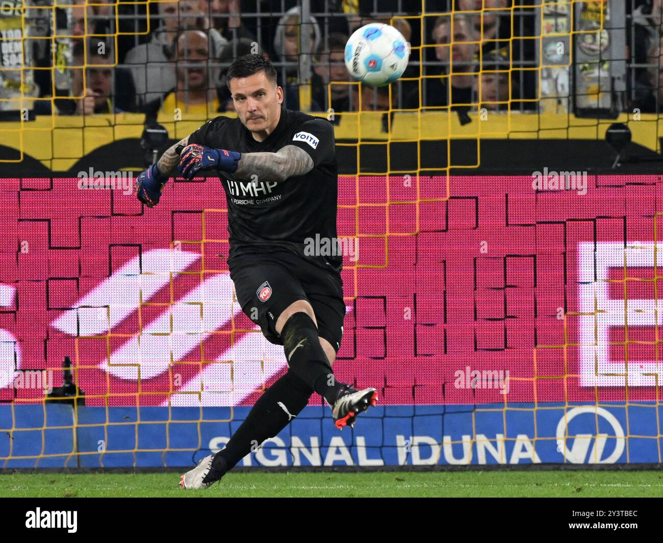 DORTMUND - 1 FC Heideheim 1846 EV Torhüter Kevin Muller während des Bundesliga-Spiels zwischen Borussia Dortmund und 1.FC Heideheim 1846 im Signal Iduna Park am 13. September 2024 in Dortmund. ANP | Hollandse Hoogte | GERRIT VAN KEULEN Stockfoto