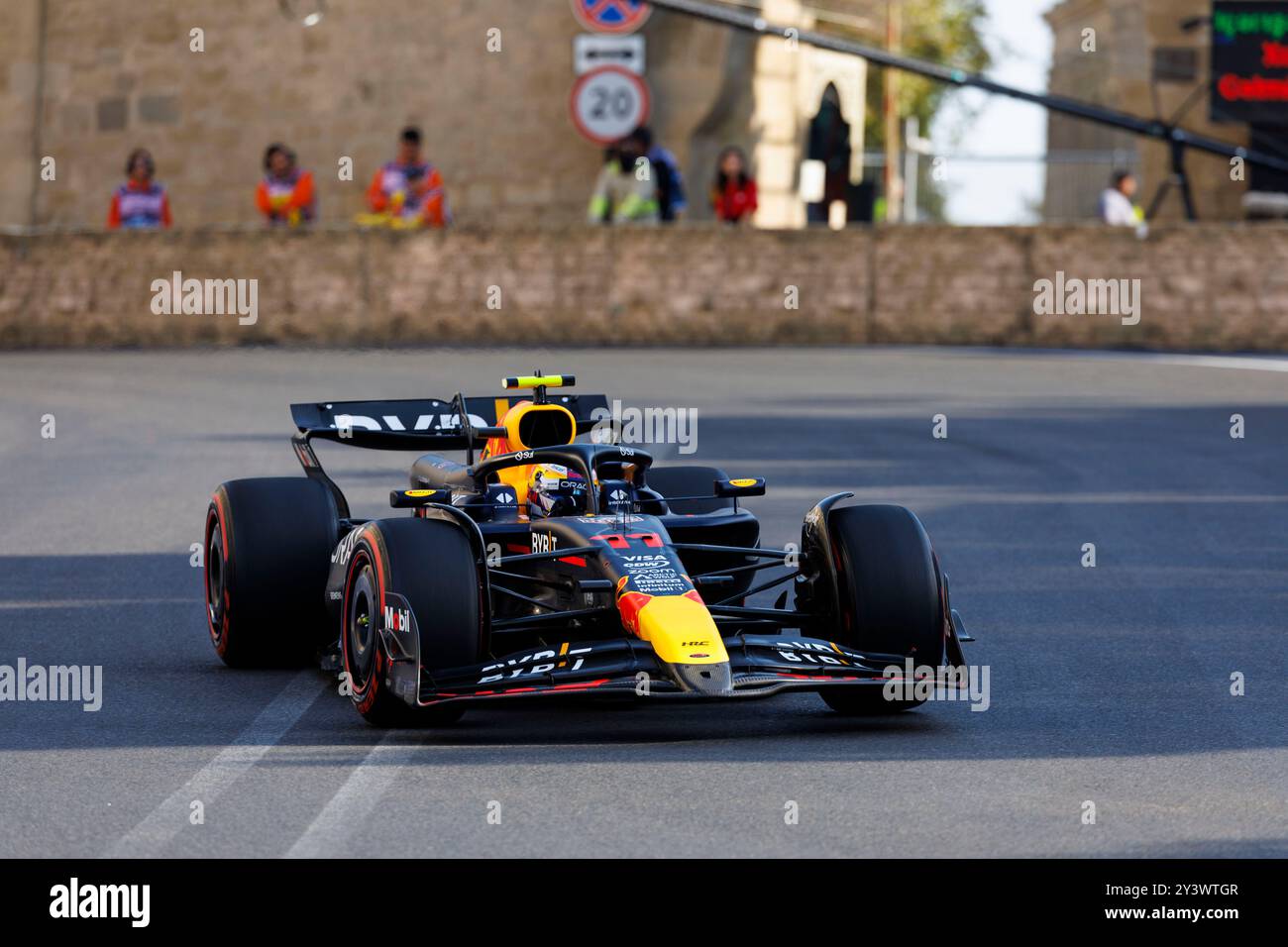 Baku City Circuit, Baku, Aserbaidschan. September 2024. Formel 1 großer Preis von Aserbaidschan 2024; Qualifikationstag; Nummer 11 Oracle Red Bull Fahrer Sergio Perez während Qualifying-Sitzungen Credit: Action Plus Sports/Alamy Live News Stockfoto