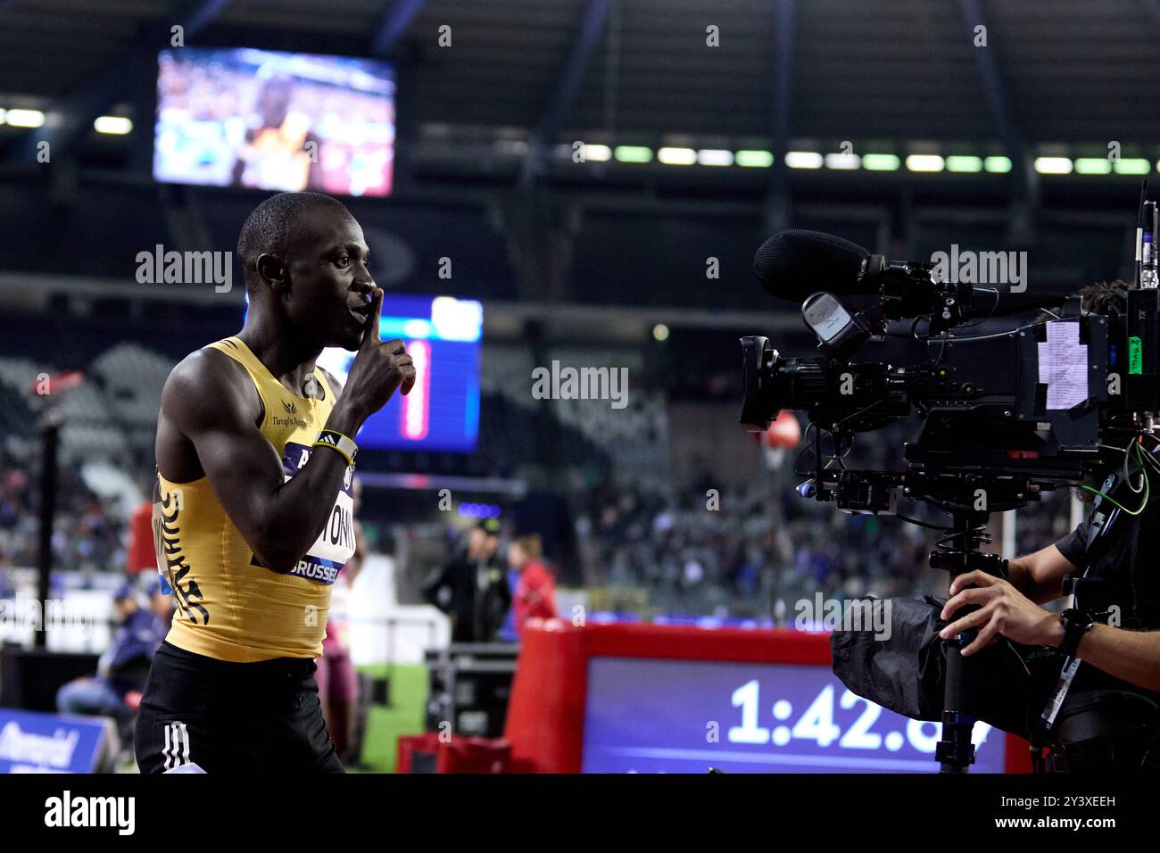 Brüssel, Belgien September 2024. Emmanuel Wanyonyi aus Kenia feiert, nachdem er das 800-m-Finale der Männer beim Diamond League Brussels Meeting 2024 in Brüssel, Belgien, am 14. September 2024 gewonnen hat. Quelle: Meng Dingbo/Xinhua/Alamy Live News Stockfoto