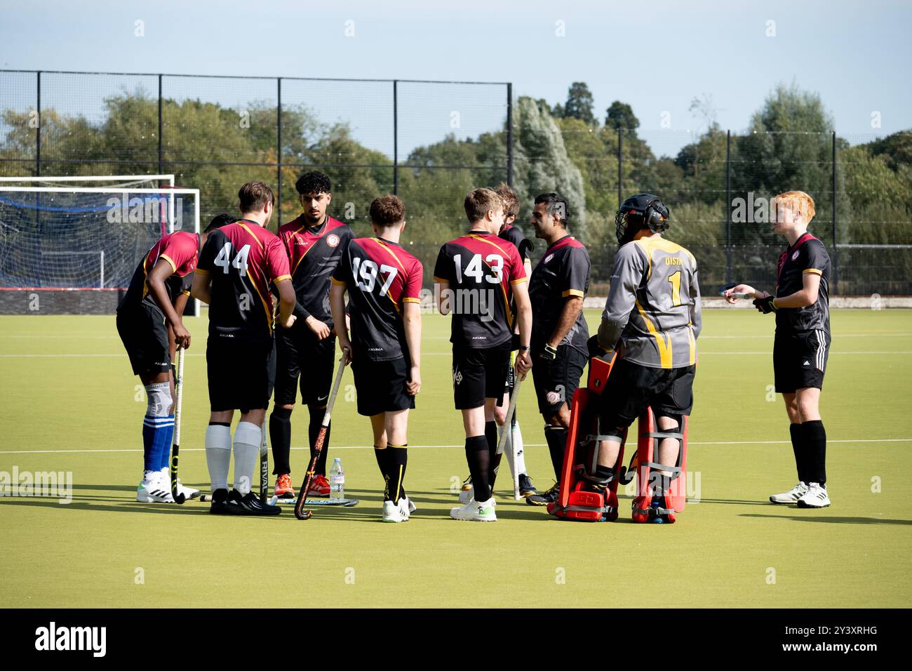 Männer-Hockey auf Vereinsebene, Team-Talk vor dem Spiel, Warwick, Warwickshire, Großbritannien Stockfoto