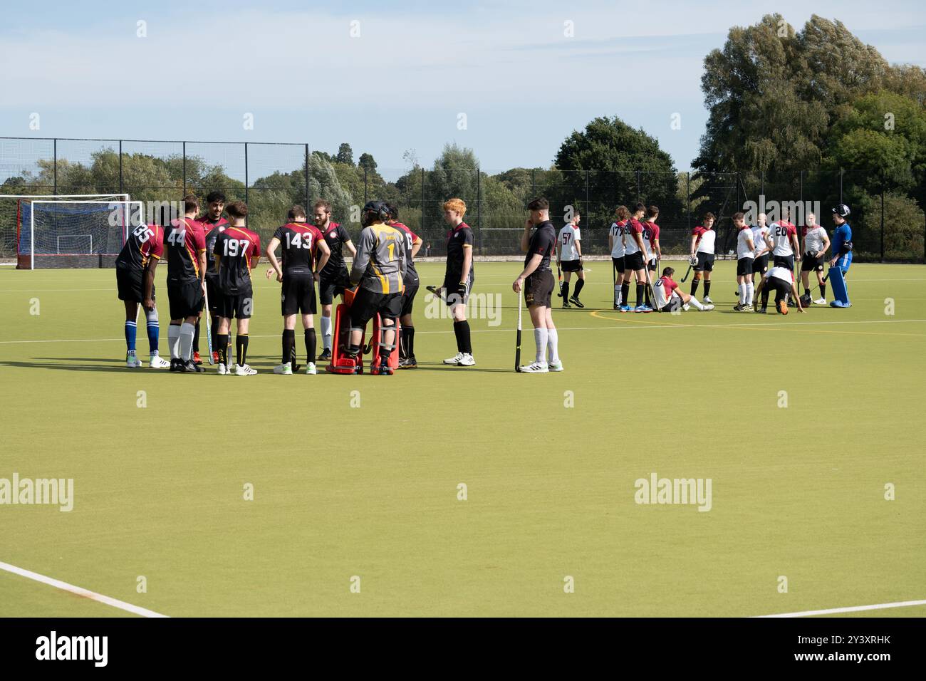 Männer-Hockey auf Vereinsebene, Team Talks, Warwick, Warwickshire, UK Stockfoto