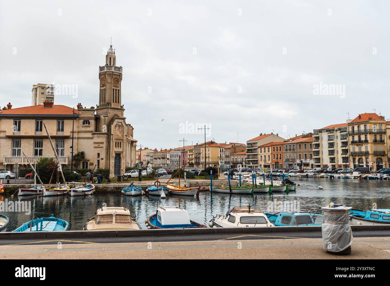 Sete, Frankreich - 19. Oktober 2019: Bewölkter Tag am malerischen Ufer von Sete. Stockfoto