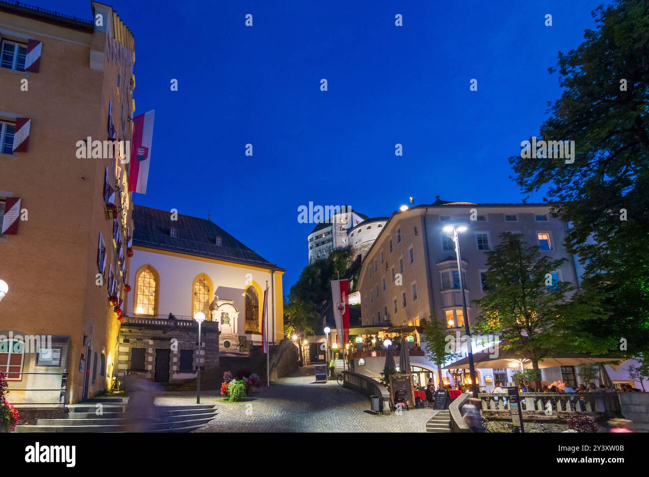 Kufstein: Rathaus, Kirche hl Vitus, Festung Kufstein, Restaurant Purlepaus im Kufsteinerland, Tirol, Österreich Stockfoto