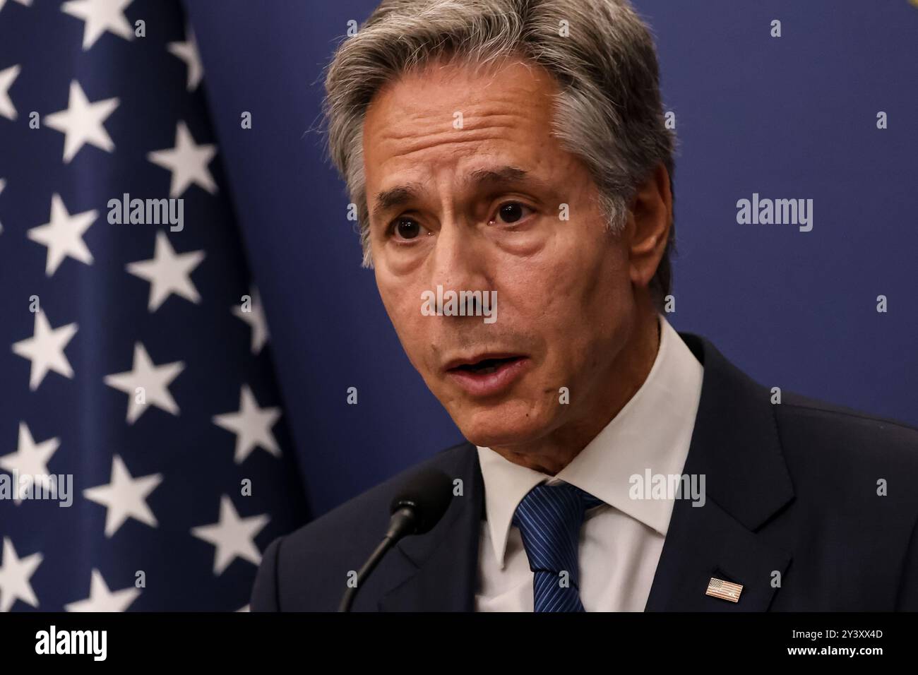 Antony Blinken, Außenminister der Vereinigten Staaten, spricht während einer gemeinsamen Pressekonferenz mit Radoslaw Sikorski, Außenminister Polens, während eines bilateralen Treffens im Außenministerium in Warschau, der Hauptstadt Polens am 12. September 2024. Stockfoto