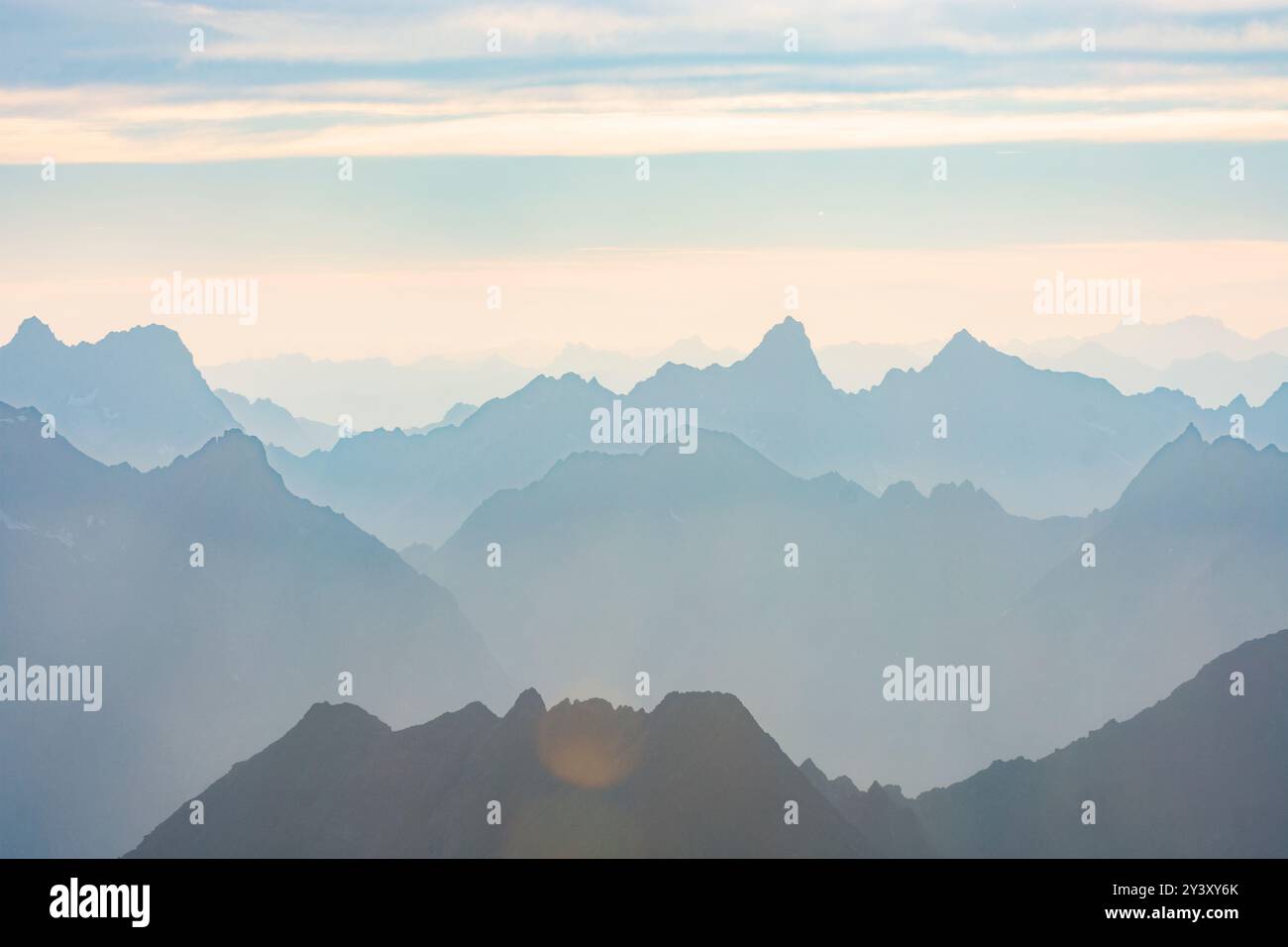 Stubaier Alpen: Ötztaler Alpen vor Sonnenuntergang in Ötztal, Tirol, Tirol, Österreich Stockfoto