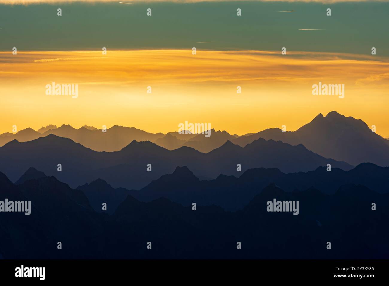 Stubaier Alpen: Ötztaler Alpen vor Sonnenuntergang in Ötztal, Tirol, Tirol, Österreich Stockfoto