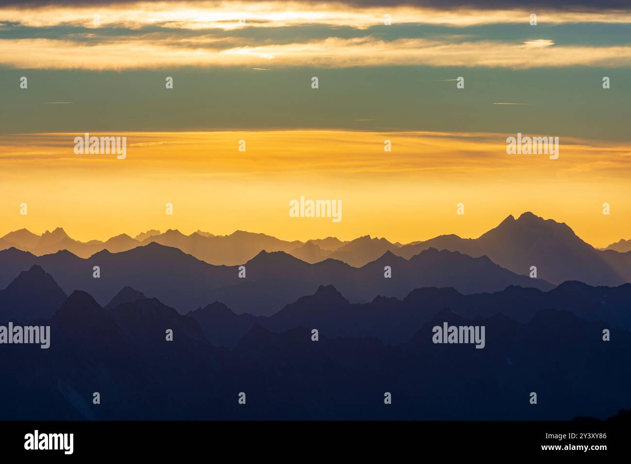 Stubaier Alpen: Ötztaler Alpen vor Sonnenuntergang in Ötztal, Tirol, Tirol, Österreich Stockfoto