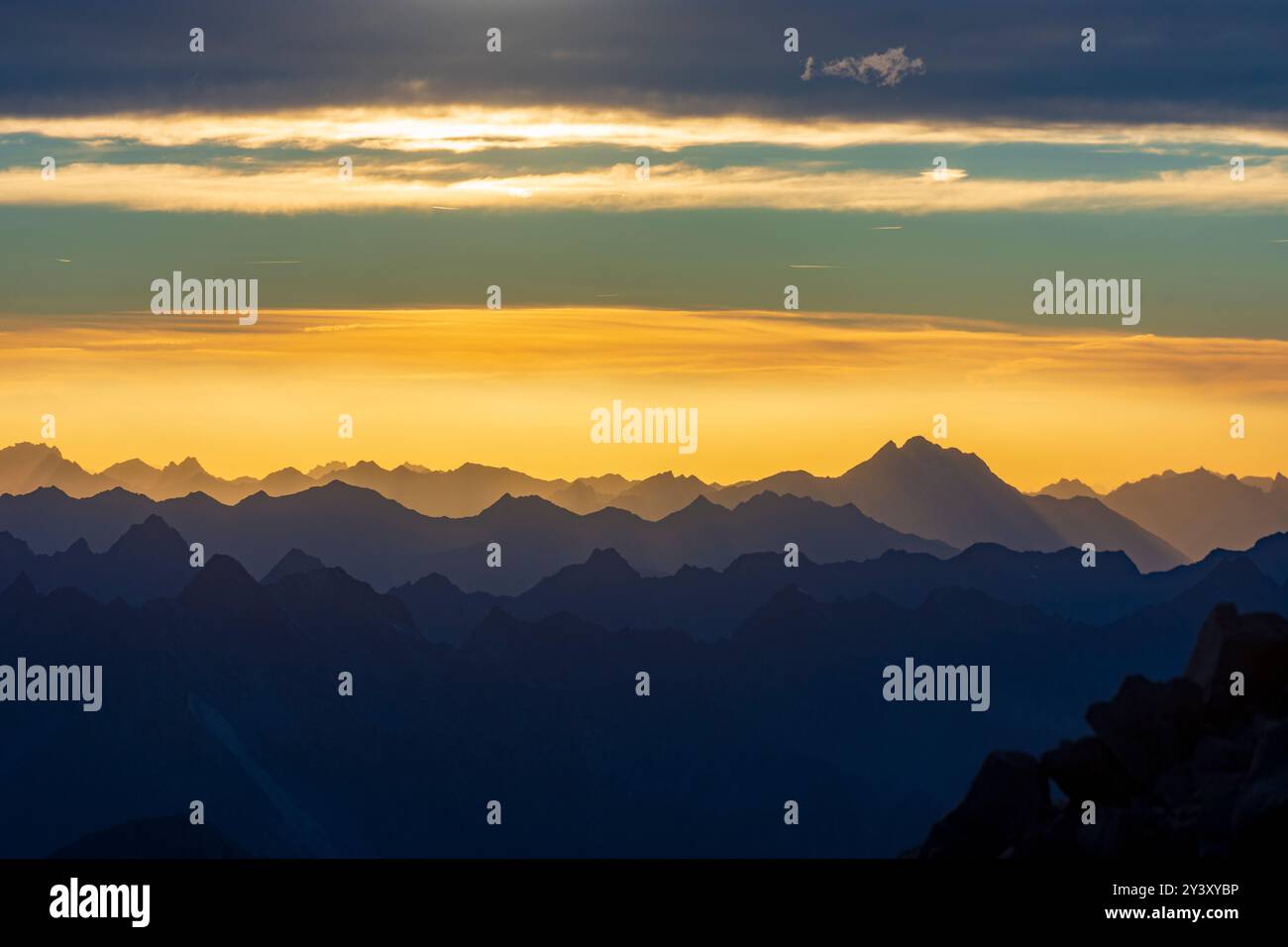Stubaier Alpen: Ötztaler Alpen vor Sonnenuntergang in Ötztal, Tirol, Tirol, Österreich Stockfoto