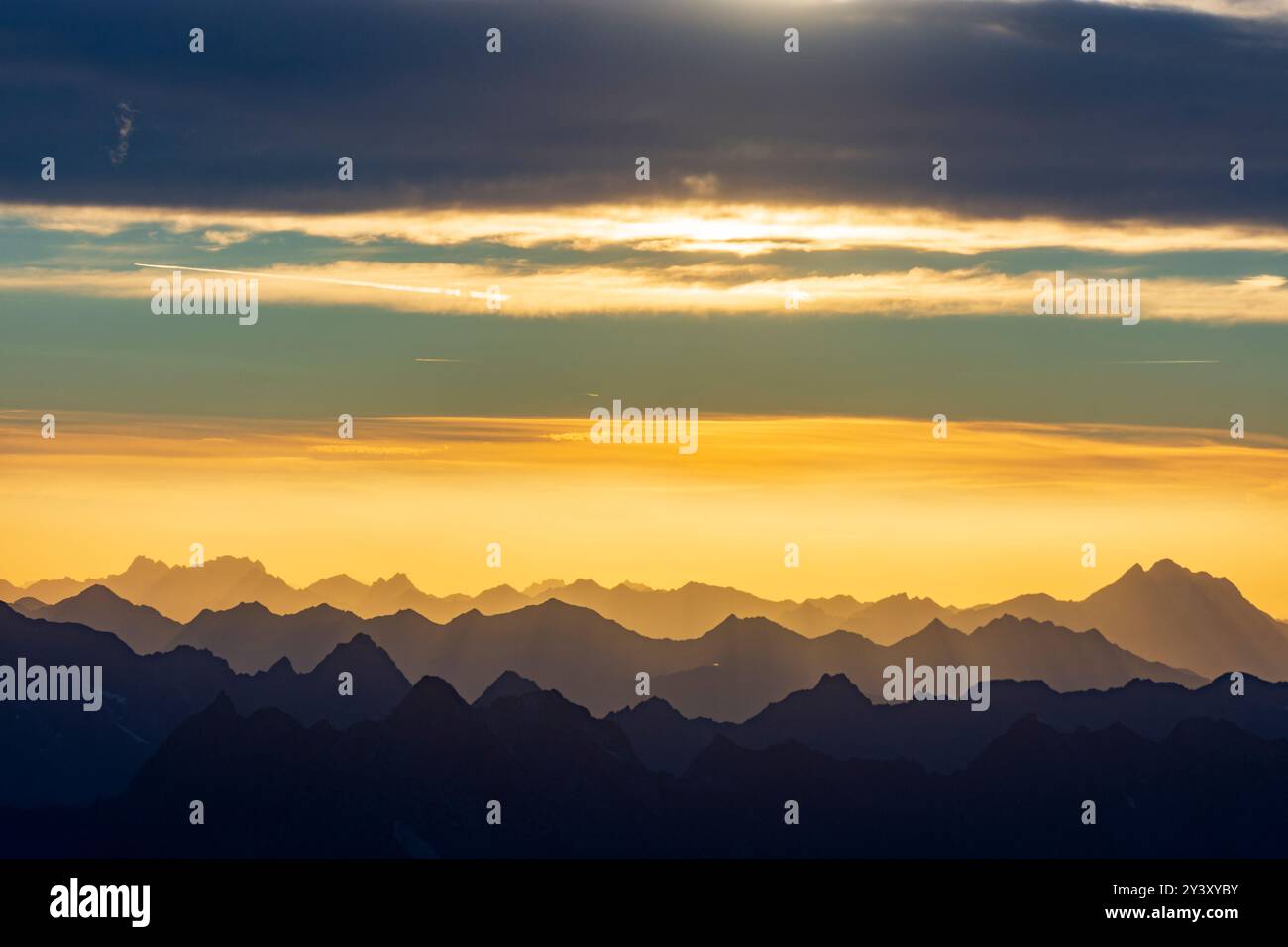 Stubaier Alpen: Ötztaler Alpen vor Sonnenuntergang in Ötztal, Tirol, Tirol, Österreich Stockfoto
