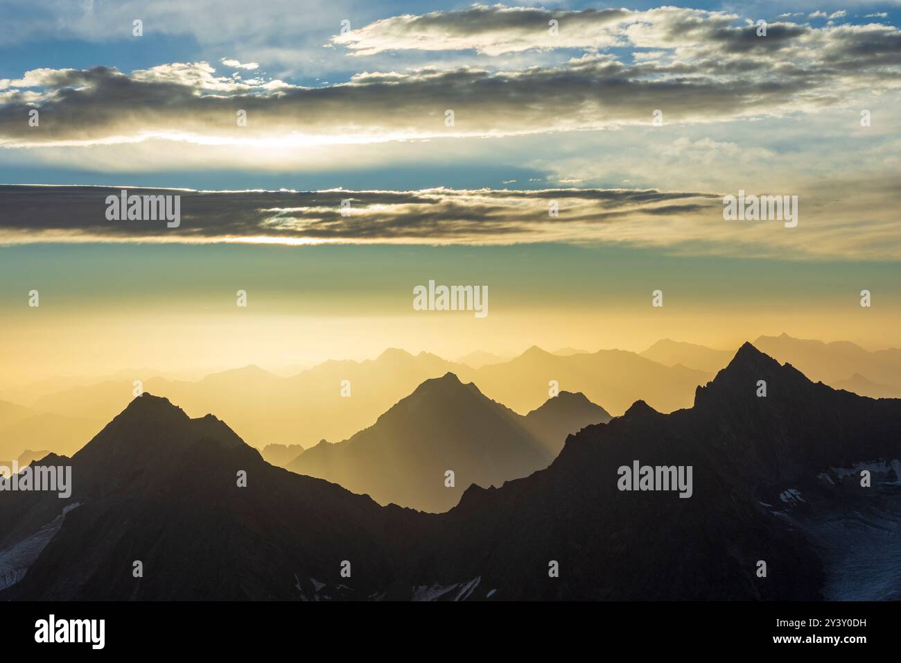 Stubaier Alpen: Stubaier Alpen mit Gipfel Ruderhofspitze bei Sonnenaufgang in Ötztal, Tirol, Tirol, Österreich Stockfoto