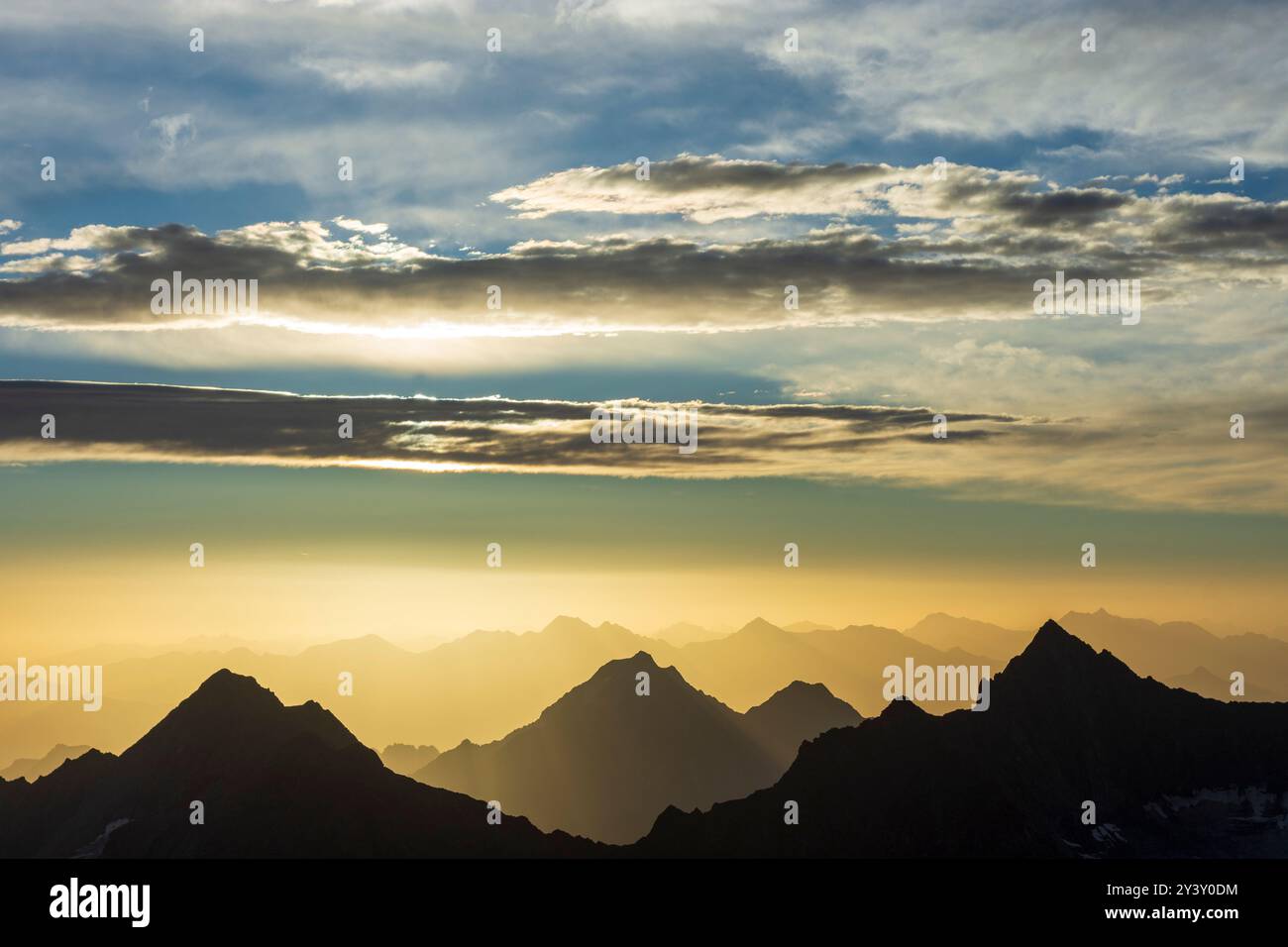 Stubaier Alpen: Stubaier Alpen mit Gipfel Ruderhofspitze bei Sonnenaufgang in Ötztal, Tirol, Tirol, Österreich Stockfoto