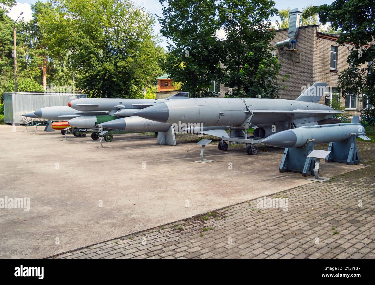 Dubna, Russland - 22. August 2023: Straßenausstellung des Museums für die Geschichte der Kreuzfahrtraketen, Dubna, Region Moskau Stockfoto