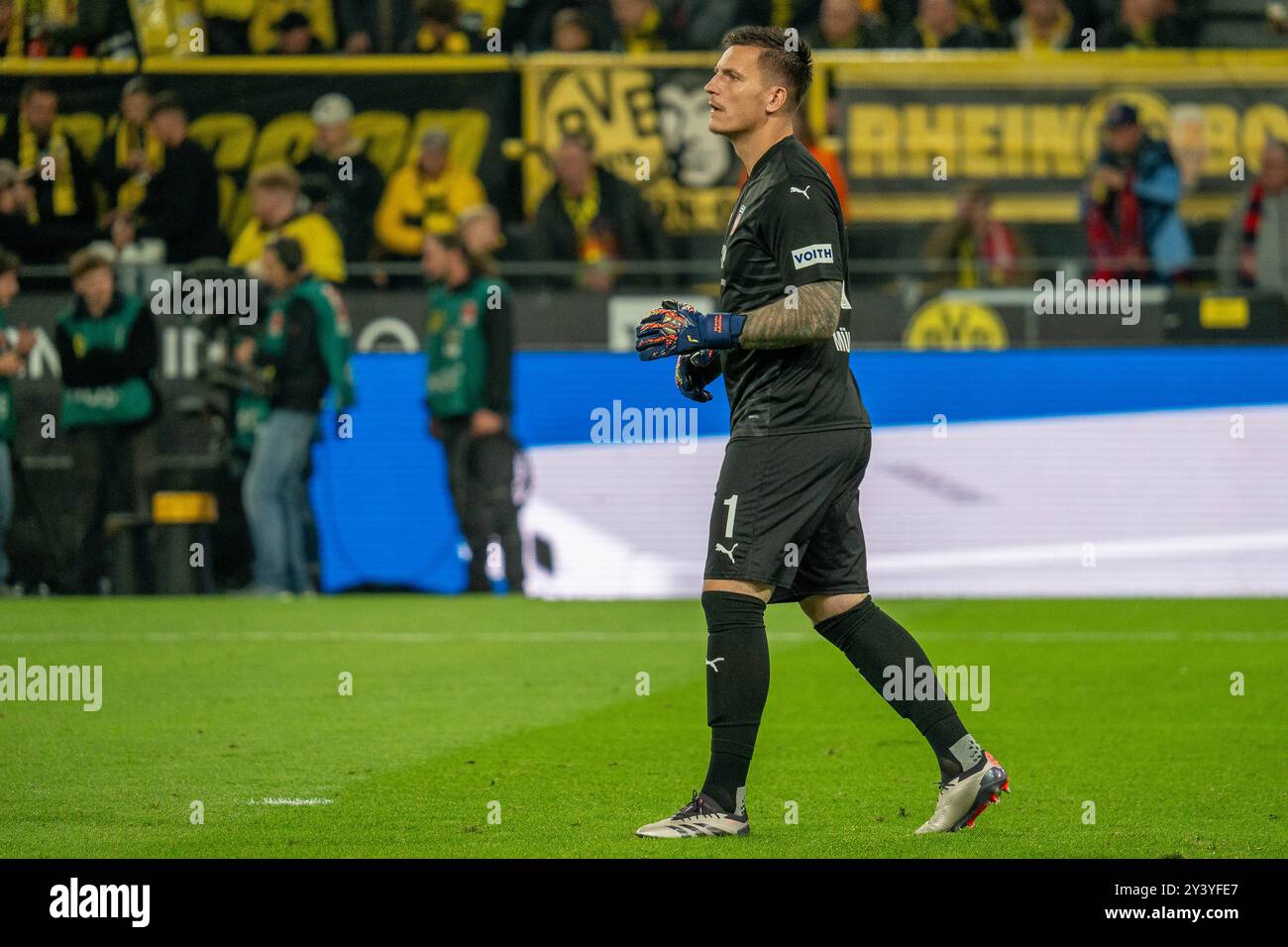 Kevin Mueller (1. FC Heidenheim, #01), GER BVB Borussia Dortmund 09 vs. 1. FC Heidenheim, Fussball, Bundesliga, Spieltag 3, Saison 2024/2025, 13.09.2024 DFB/DFL-VORSCHRIFTEN VERBIETEN DIE VERWENDUNG VON FOTOGRAFIEN ALS BILDSEQUENZEN UND/ODER QUASI-VIDEO, FOTO: EIBNER-PRESSEFOTO/FABIAN FRIESE Stockfoto