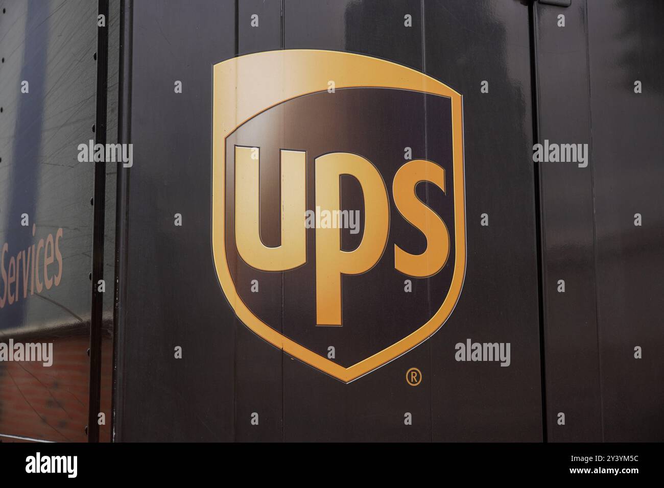 Hampshire England 23. Juli 2024 - UPS-Logo des globalen Logistik- und Versandunternehmens. United Parcel Service Stockfoto