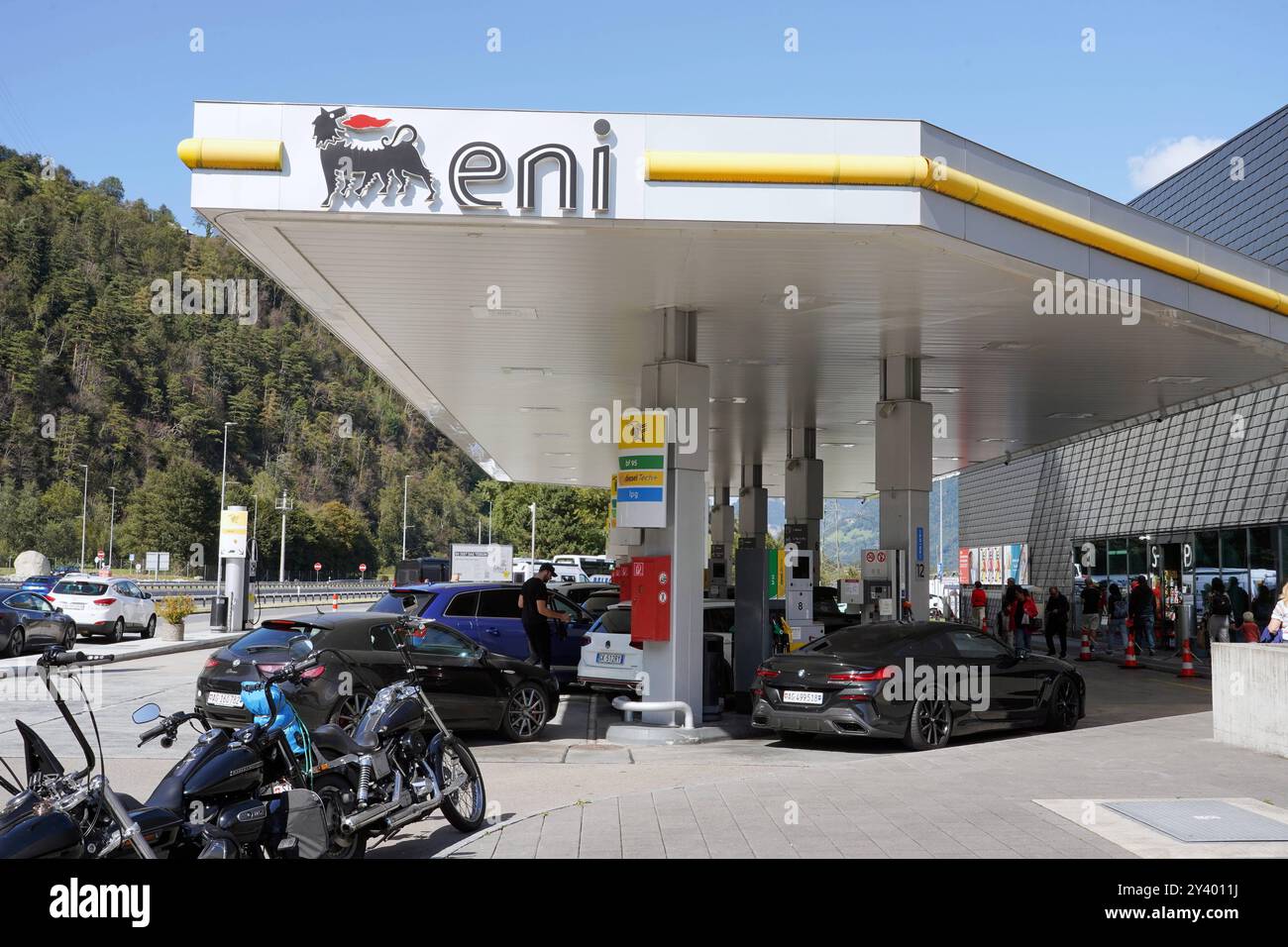 Anton Geisser 15.09.2024 Schweiz. Kanton Uri . Bild : Autobahnraststaette Eni Tankstelle *** Anton Geisser 15 09 2024 Schweiz Kanton URI Picture Highway Tankstelle Eni Tankstelle Stockfoto