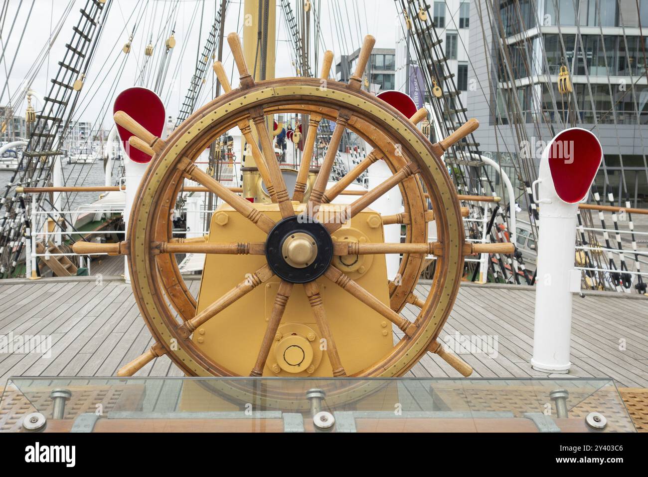 Lenkrad, Segelschiff, Ausbildungsschiff Deutschland, Bremerhaven, Deutschland, Europa Stockfoto