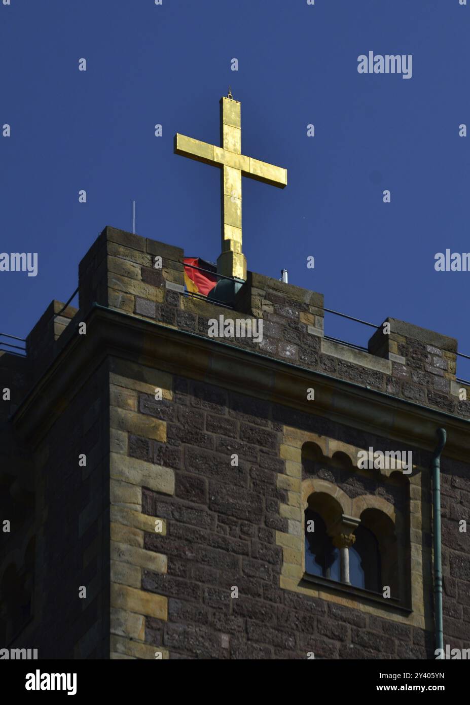 Turmkreuz auf der historischen Wartburg bei Eisenach, Thüringen, Deutschland. Turmkreuz auf der historischen Wartburg bei Eisenach, Thüringi Stockfoto