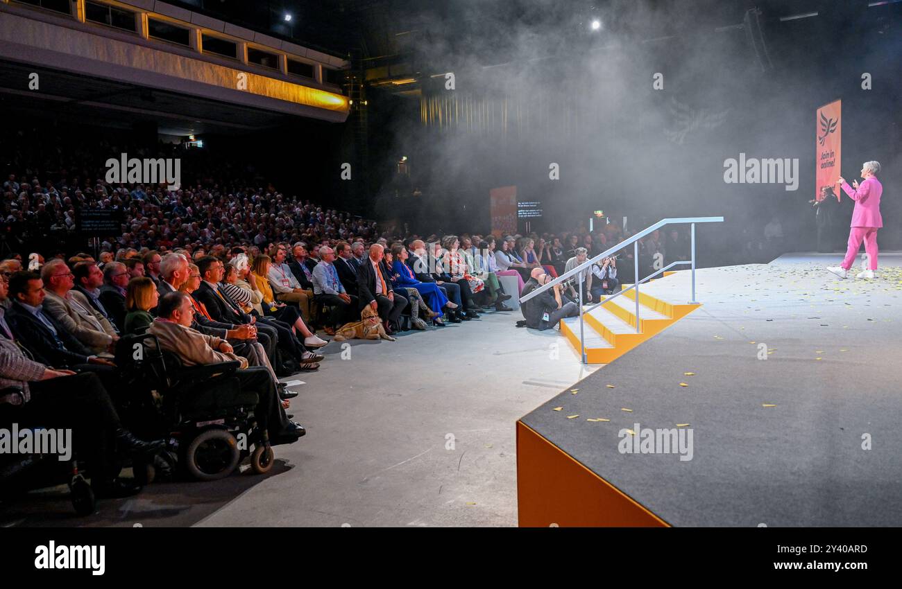 Brighton & Hove, Großbritannien. September 2024. Die Teilnehmer hören zu, wie die Rt. Ho. Daisy Cooper spricht während der Herbstkonferenz der Liberal Democrat im Brighton Centre, Brighton & Hove, East Sussex, Großbritannien. Quelle: LFP/Alamy Live News Stockfoto