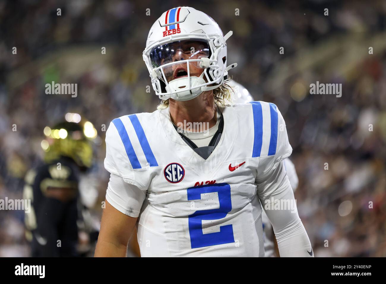 14. September 2024: Mississippi Rebels Quarterback Jaxson Dart (2) feiert einen rasanten Touchdown während des NCAA-Fußballspiels zwischen den Mississipp Stockfoto