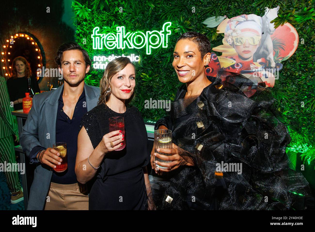 Verleihung Deutscher Schauspielpreis 2024 Tim Oliver Schultz, Nadine Heidenreich und Annabelle Mandeng Deutscher Schauspielpreis 2024 im Club Theater Berlin am Potsdamer Platz am 13.09.2024 in Berlin. *** Verleihung des Deutschen Schauspielpreises 2024 Tim Oliver Schultz, Nadine Heidenreich und Annabelle Mandeng Deutscher Schauspielpreis 2024 im Club Theater Berlin am Potsdamer Platz am 13 09 2024 in Berlin Copyright: XEventpressxKochanx Stockfoto