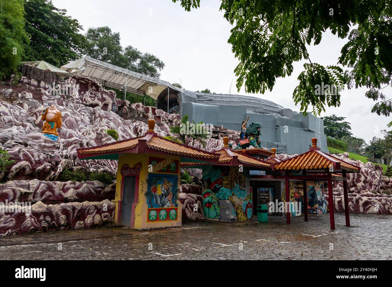 Erfrischungskioske in chinesischem Design in der Haw Par Villa, früher bekannt als Tiger Balm Garden, neben der Pasir Panjang Road auf der westlichen Seite von Singapur Stockfoto