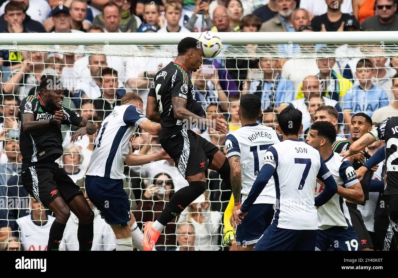 London, Großbritannien. September 2024. Garbriel Magalhaes von Arsenal (6) führt und erzielt seine Teams das 1. Tor. Premier League-Spiel, Tottenham Hotspur gegen Arsenal im Tottenham Hotspur Stadium in London am Sonntag, den 15. September 2024. Dieses Bild darf nur für redaktionelle Zwecke verwendet werden. Foto nur für redaktionelle Verwendung von Sandra Mailer/Andrew Orchard Sportfotografie/Alamy Live News Credit: Andrew Orchard Sportfotografie/Alamy Live News Stockfoto