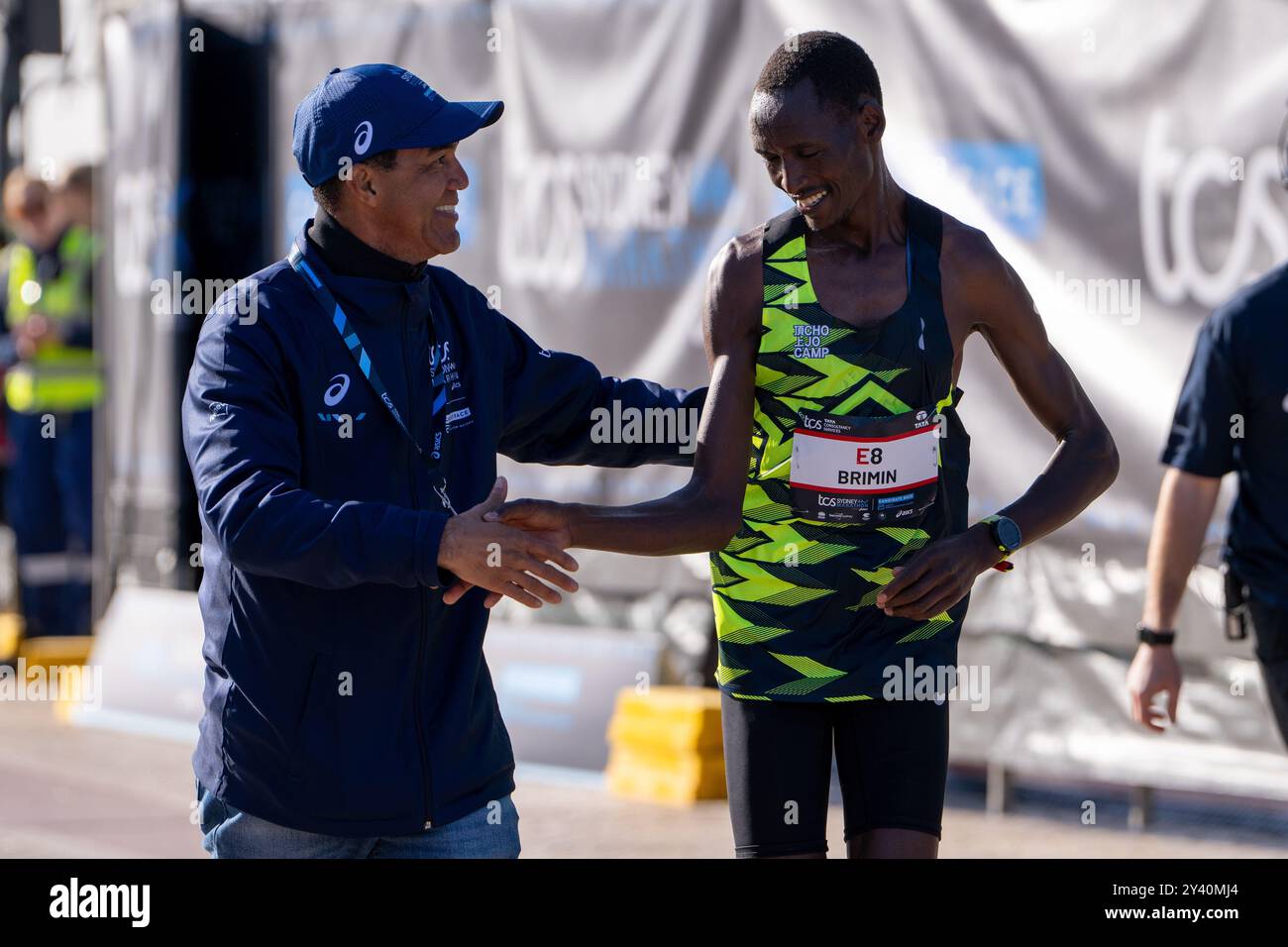 Sydney, Australien. September 2024. Brimin Kipkorir MISOI aus Kenia feiert den Sieg nach dem 2024 von ASICS präsentierten TCS Sydney Marathon am 15. September 2024 in Sydney, Australien Credit: IOIO IMAGES/Alamy Live News Stockfoto