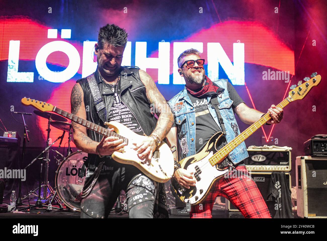 Lörihen: Emiliano Obregon (Gitarre), Christian Abarca (Bajo). Presentación oficial de 'La Magia del Caos' Stockfoto