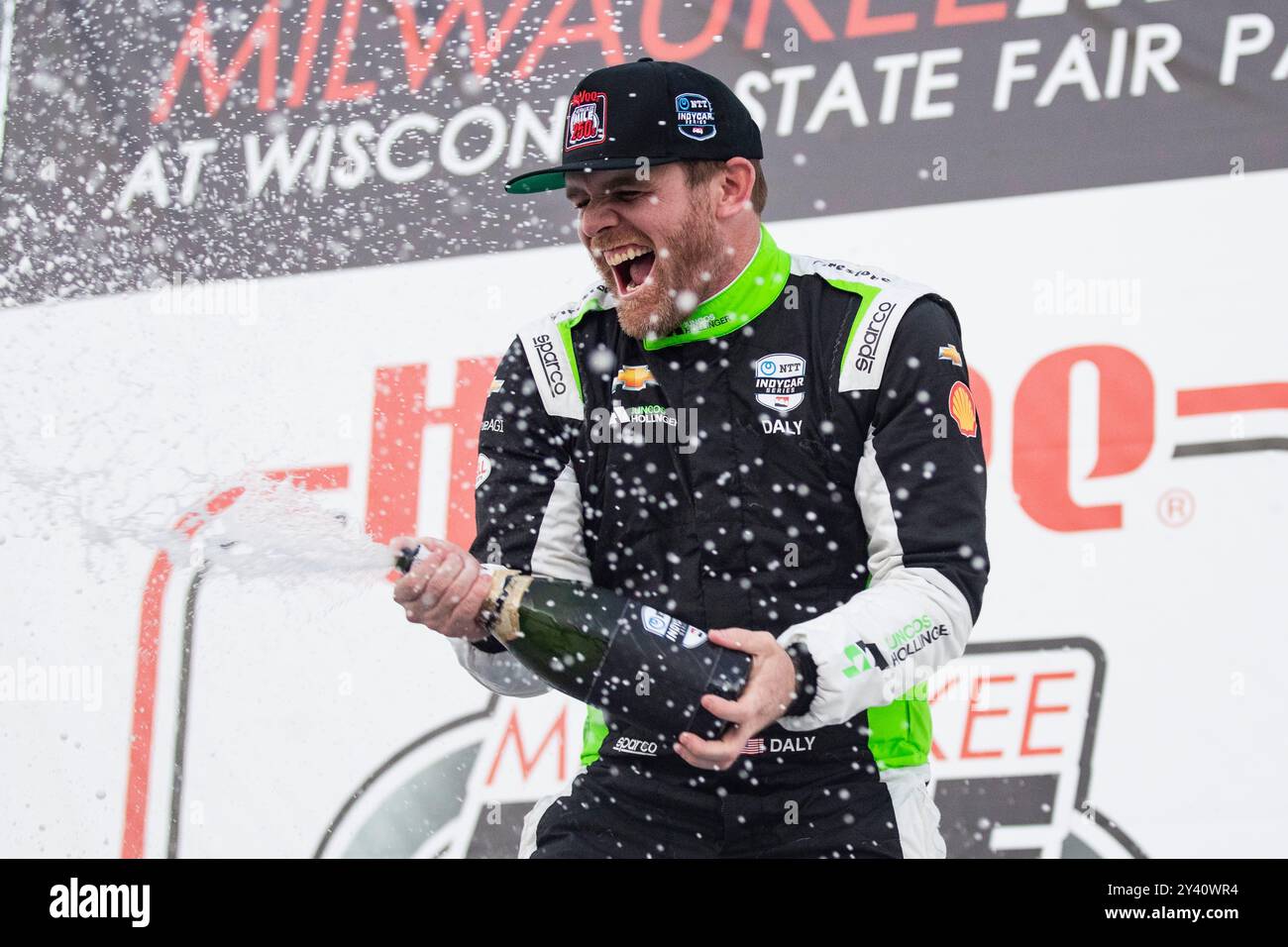 West Allis, Wi, USA. 31. August 2024. CONOR DALY (78) (USA) aus Noblesville, Indiana, und das Juncos-Hollinger Racing-Team feiern einen Podestplatz im ersten Rennen der HyVee Milwaukee Mile 250s auf der Milwaukee Mile in West Allis WI. (Kreditbild: © Walter G. Arce Sr./ASP via ZUMA Press Wire) NUR REDAKTIONELLE VERWENDUNG! Nicht für kommerzielle ZWECKE! Stockfoto