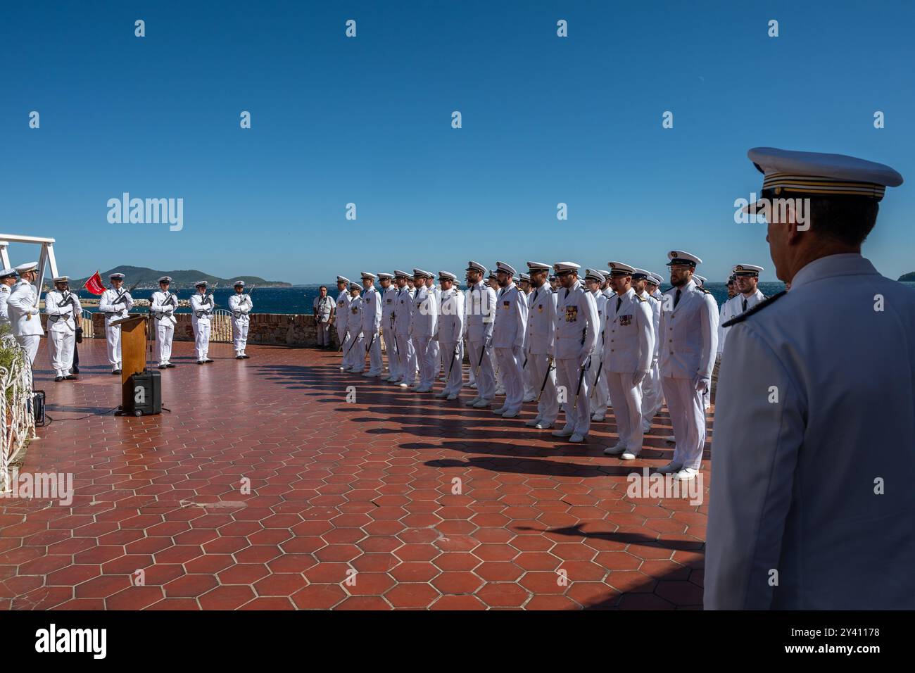 Toulon, Frankreich. September 2024. Marinesoldaten werden während der Zeremonie gesehen. Eine Zeremonie zur Ernennung von Fregattenkapitän Laurent Falhun zum Kommandeur der roten Crew des Tourville-U-Bootes, um die Testphase vor der offiziellen Annahme durch die französische Marine fortzusetzen. Quelle: SOPA Images Limited/Alamy Live News Stockfoto