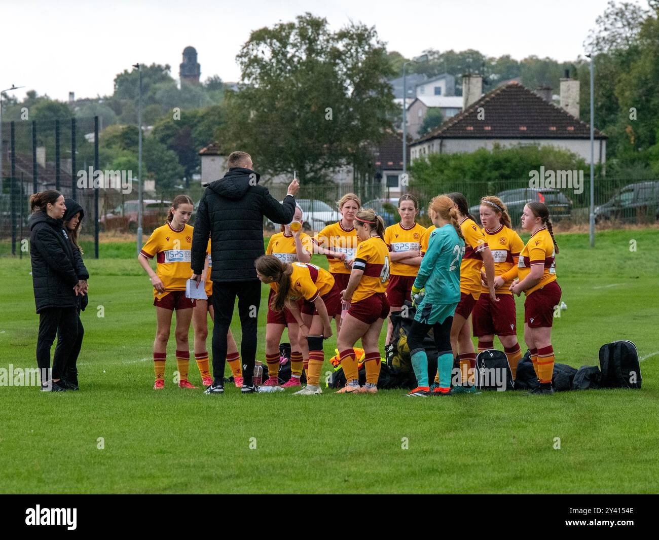 Glasgow, Schottland, Großbritannien. 14. September 2024: Ein U14-Liga-Spiel zwischen Rossvale Girls Red U14 und Motherwell FC Girls Academy in Milton. Stockfoto