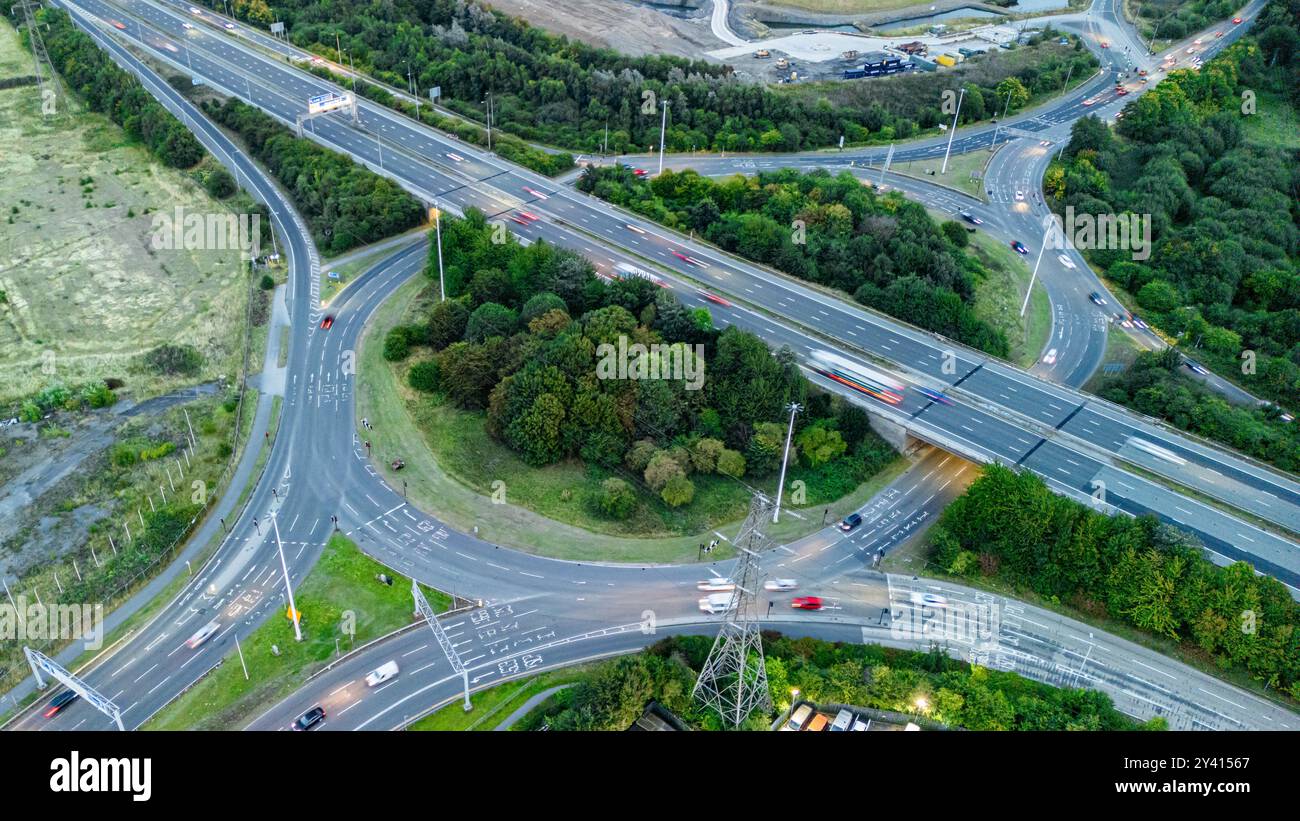 Nehmen Sie die Abfahrt 32 auf der Autobahn M62, West Yorkshire, Großbritannien. Stockfoto