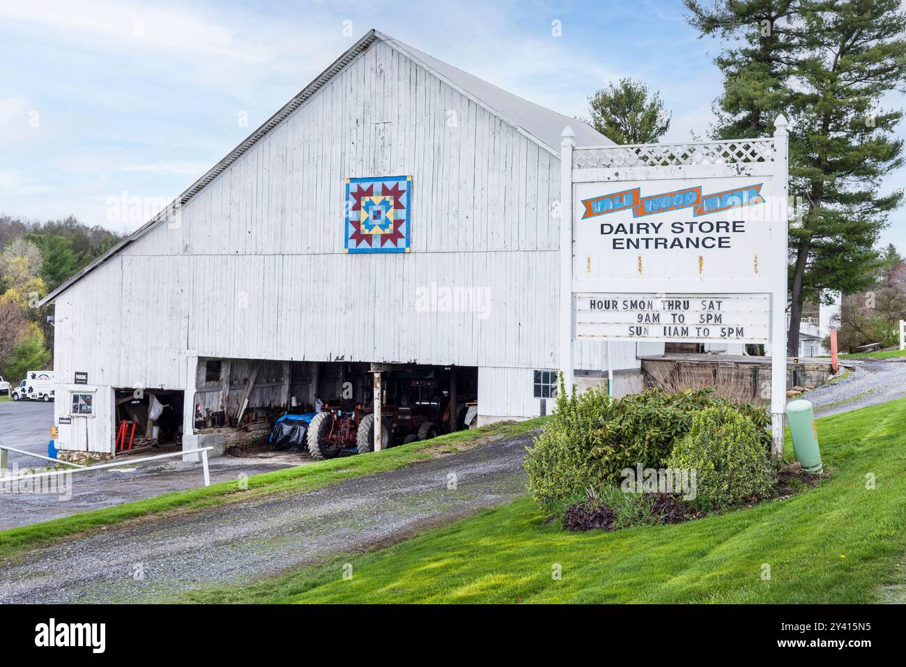 Vale Wood Farms ist ein unabhängiger Molkereibetrieb mit Einzelhandelsgeschäft in Cresson, Pennsylvania, USA Stockfoto