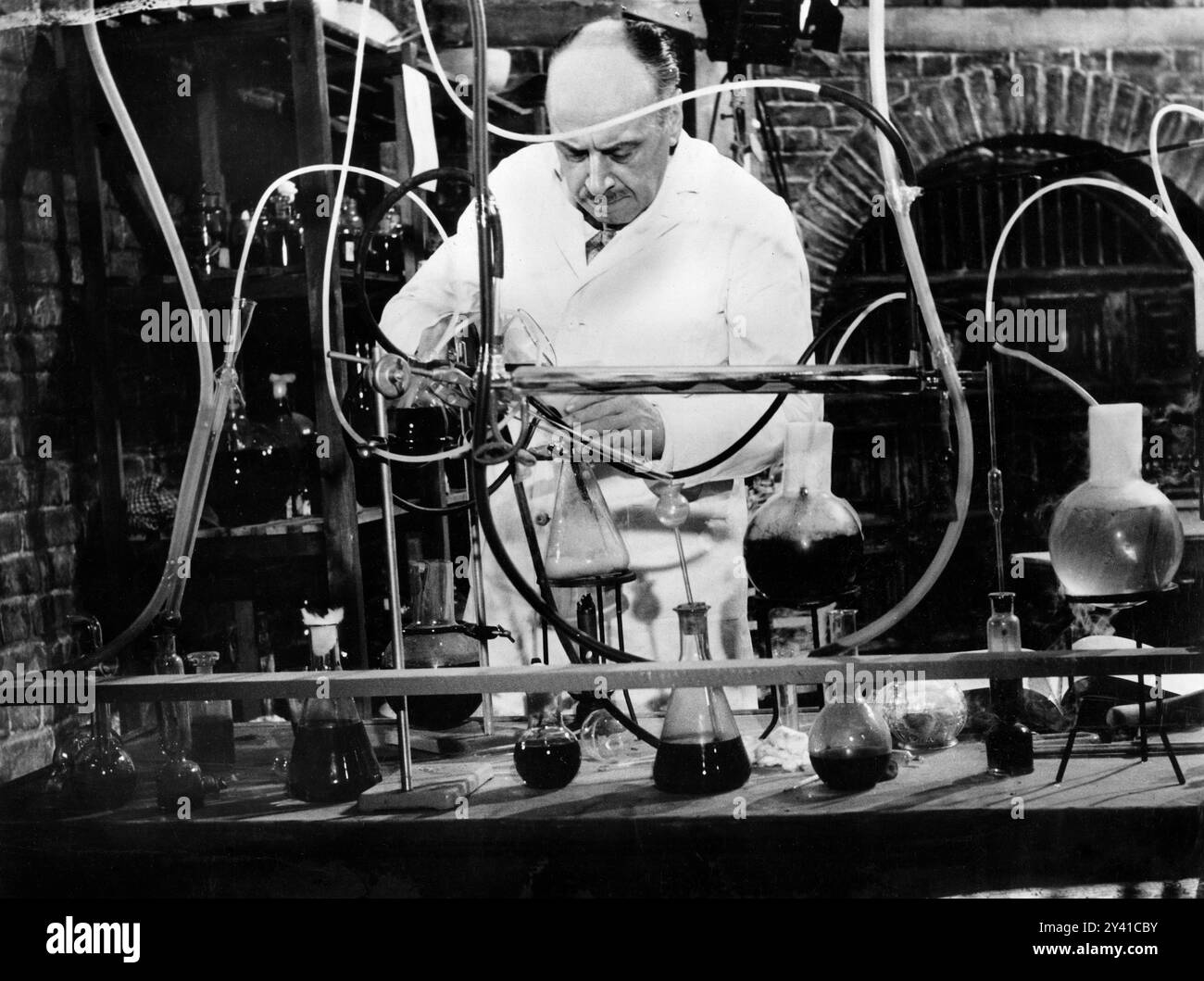 George Coulouris, am Set des britischen Films „The Womaneater“, alias „Womaneater“, Eros Films (UK), Columbia Pictures (USA), 1958 Stockfoto