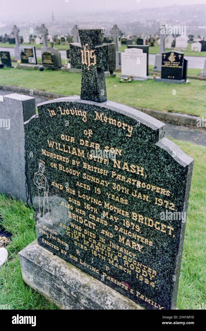 Grabstein, der das Grab von William Nash markiert, während die Stadt sich auf den 20. Jahrestag des Blutsonntags auf dem Derry City Cemetery am 24. Januar 1992 in Londonderry, Nordirland, vorbereitet. Nash und 13 weitere wurden 1972 von britischen Soldaten bei einem bürgerrechtsmarsch zum Guildhall Square getötet. Stockfoto