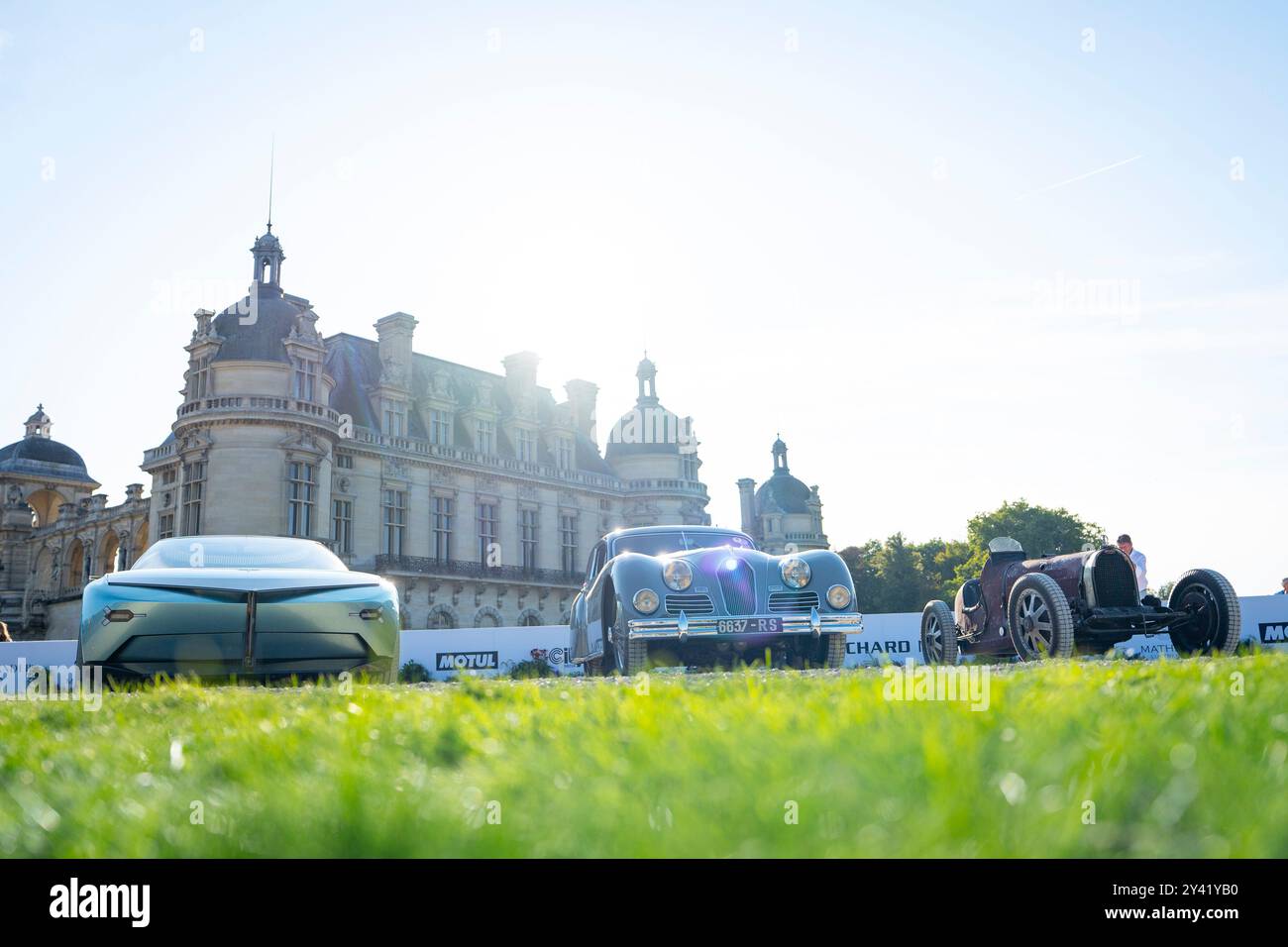 Chantilly, Frankreich. September 2024. Lancia Pu Ra HPE Concept-Car, Best of Concours d'élégance mit Talbot-Lago T26 GS Barchetta Motto, Best of Show Concours d'état après-guerre und Bugatti Type 35C 1928, Best of Show Concours d'état avant-guerre und die schönsten Autos der Welt während der 7. Ausgabe der Chantilly Arts & Elegance - Richard Mille, Château de Chantilly News, 18. September 2024 Stockfoto