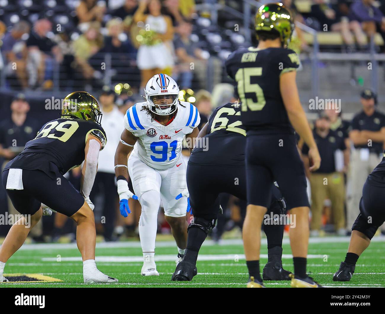 14. September 2024: Mississippi-Senior Chris Hardie (91) sucht nach einem Ball, der gerissen werden soll. NCAA-Fußballspiel zwischen Ole Miss University und Wake Forest University im AlLegacy Federal Credit Union Stadium, Winston-Salem, North Carolina. David Beach/CSM (Bild: © David Beach/Cal Sport Media) Stockfoto