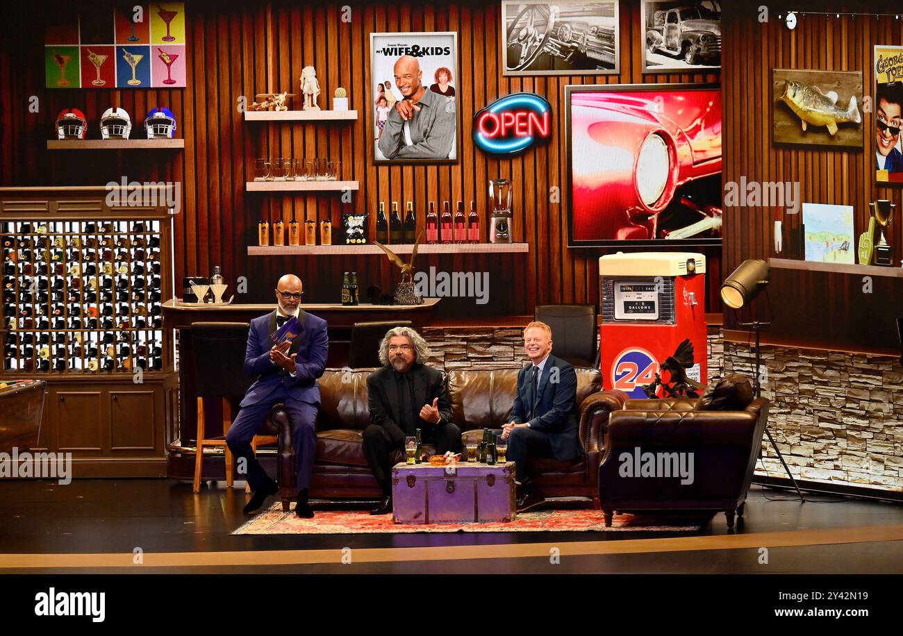 Los Angeles, Usa. September 2024. (L-R) Damon Wayans, George Lopez und Jesse Tyler Ferguson treten während der 76. Jährlichen Primetime Emmy Awards am Sonntag, den 15. September 2024, im Peacock Theater in Los Angeles auf. Foto von Jim Ruymen. Quelle: UPI/Alamy Live News Stockfoto