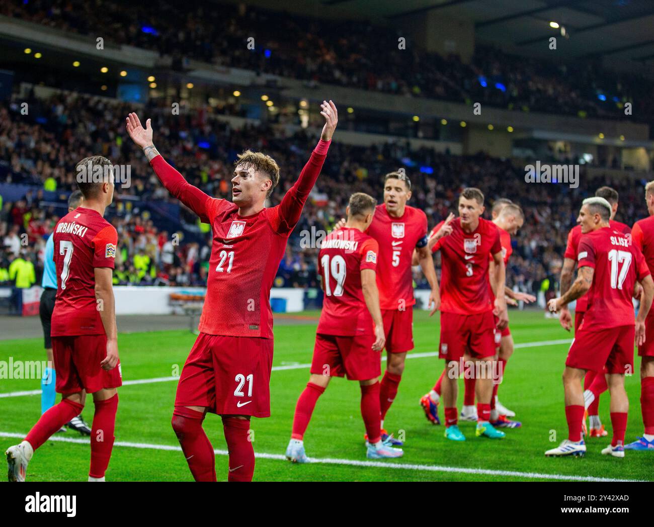 5. September 2024; Hampden Park, Glasgow, Schottland: Nations League Group A Football, Schottland gegen Polen; Nicola Zalewski aus Polen feiert gegen die Fans, nachdem er den Elfmeterschießen und den Elfmeterschieß, um in der 97. Minute 3-2 zu erreichen Stockfoto