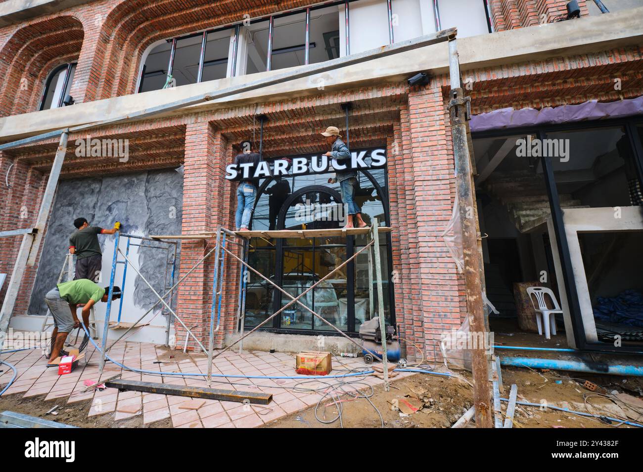 Bauarbeiten für ein neues Starbucks Café-Franchise in Vientiane, Laos. Stockfoto