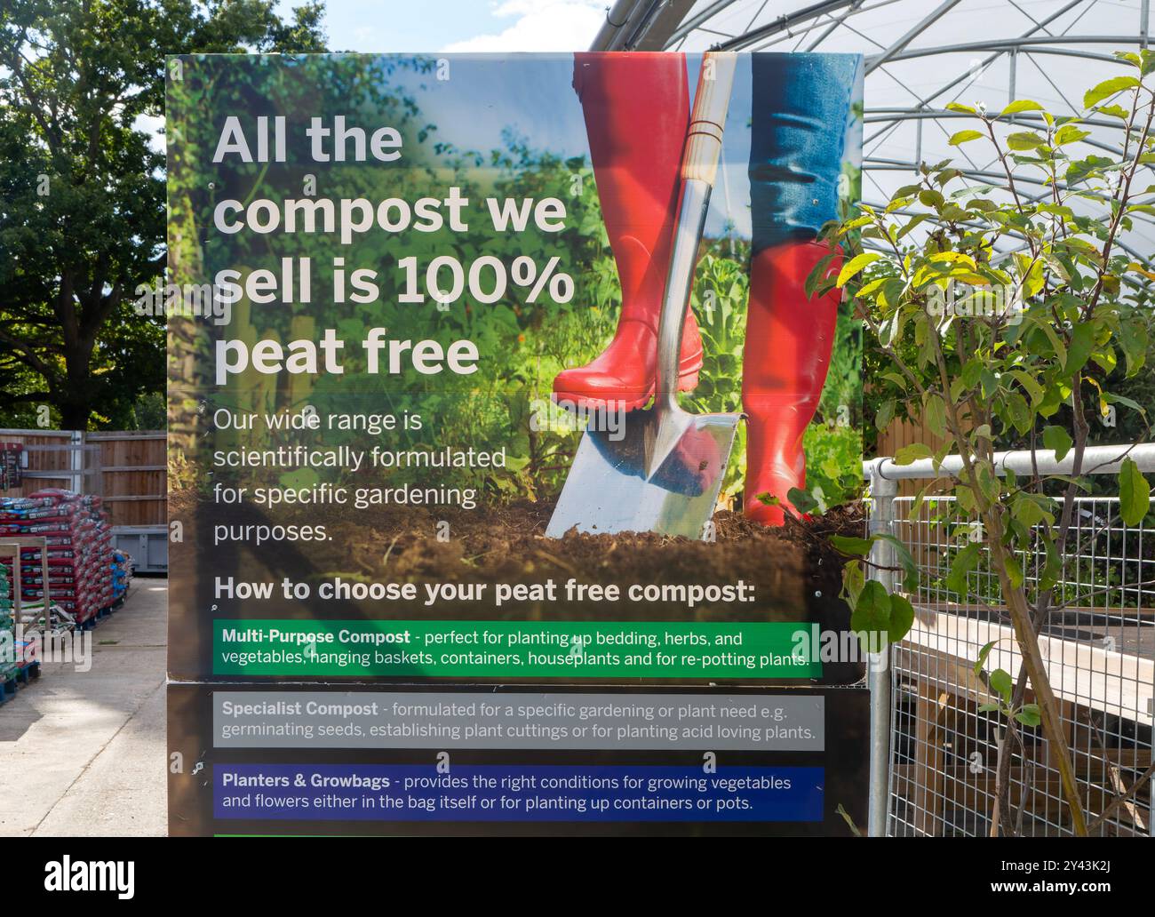 Schilderwerbung 100 % torffreier Kompost, Notcutts Garden Centre, Woodbridge, Suffolk, England, UK Stockfoto