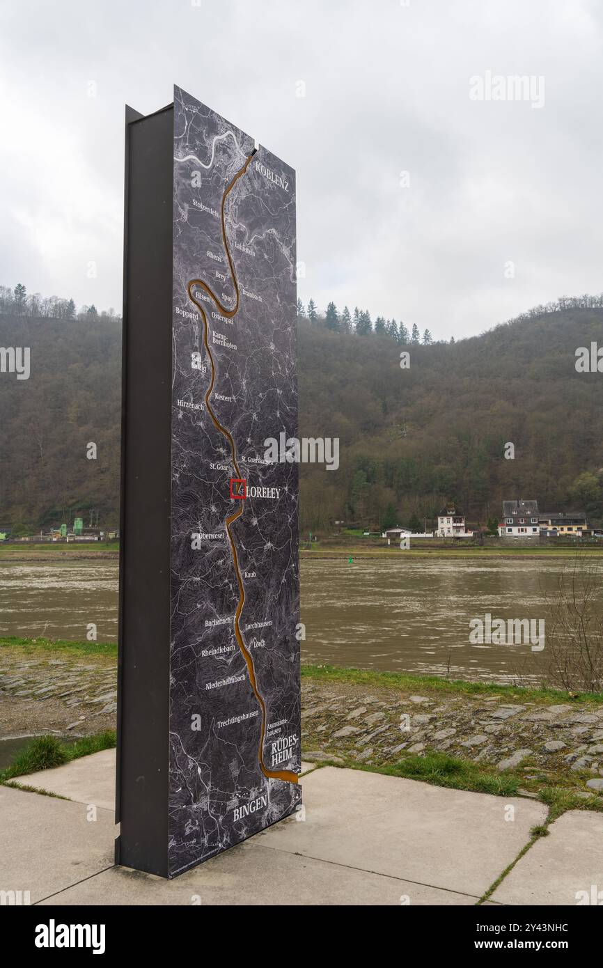 Die Loreley, steiler Schieferfelsen am Rhein in der Rheinschlucht bei Sankt Goarshausen, Teil des Oberen Mittelrheintals UNESCO Worl Stockfoto