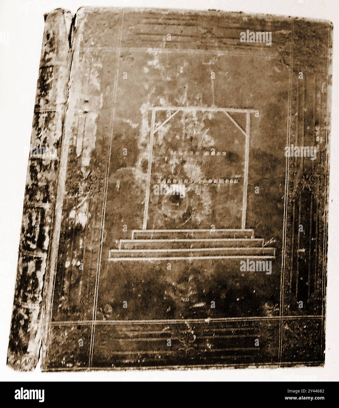 BIZARRE BUCHBINDEREI MIT MENSCHLICHER HAUT - anthropodermische Bibliopegie - Ein Buch, das in die Haut des Kriminellen John Horwood gebunden ist, der Sohn eines Bergarbeiters, der 1821 in Bristol wegen Mordes verurteilt und hingerichtet wurde. Er war der erste, der in Bristol New Gaol gehängt wurde. Sein Opfer war ein Mädchen seines Alters, Eliza Balsom (auch Balsum/Balsam geschrieben), das nach einem Angriff des Jungen starb und sich einer Trepanierungsoperation unterzog, von der einige behaupteten, dass sie die eigentliche Todesursache war. Stockfoto