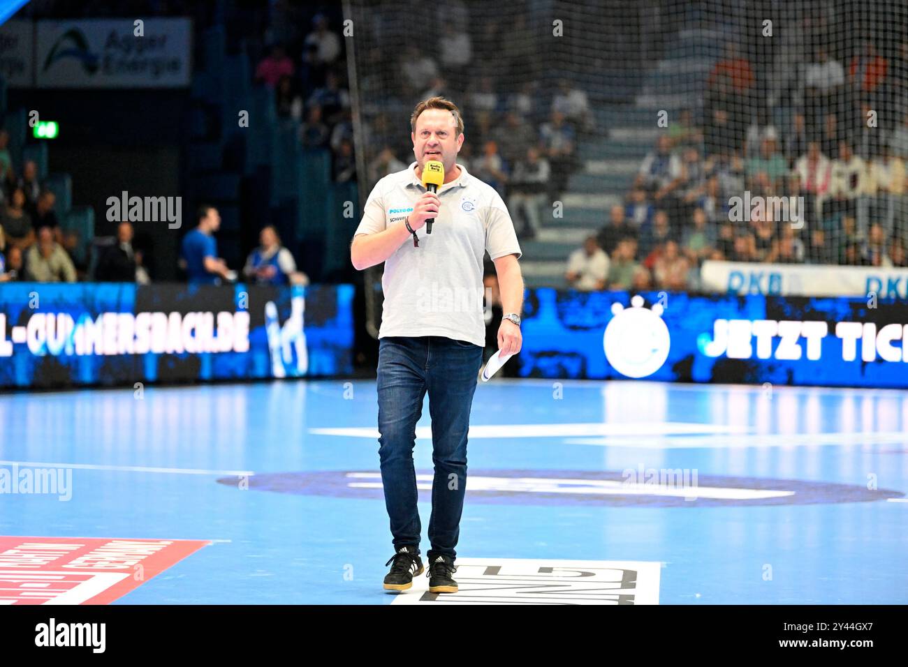 Der Hallensprechen in der Schwalbe Arena in Gummersbach Dirk Hartmann VfL Gummersbach vs. TBV Lemgo Lippe, Handball, Daikin 1. Bundesliga, 2. Spieltag, Spielzeit 2024-2025, Schwalbe Arena Gummersbach, 15,09.2024 Foto: Eibner-Pressefoto/Jürgen Augst Stockfoto